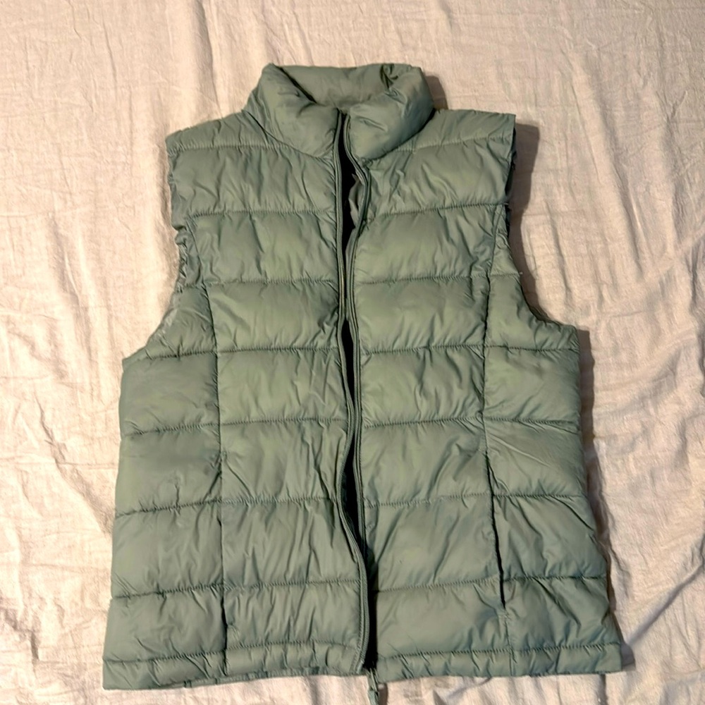 Large but fits like medium, Love Tree lightweight vest